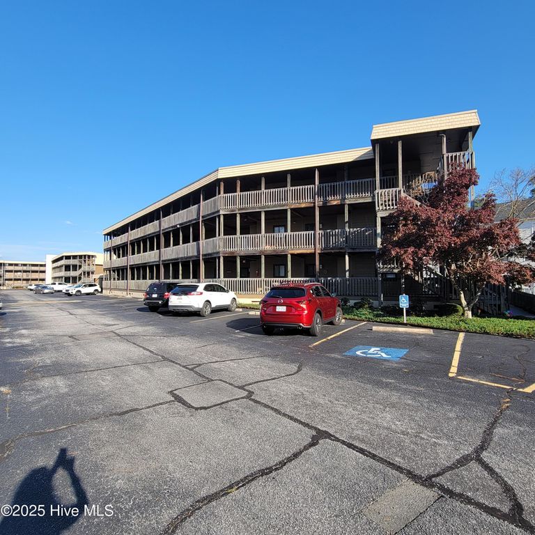 313 Lake Place Condo Drive, Elizabethtown, NC 28337