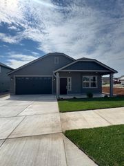 3687 Luchu Street 110, Medford, OR 97504