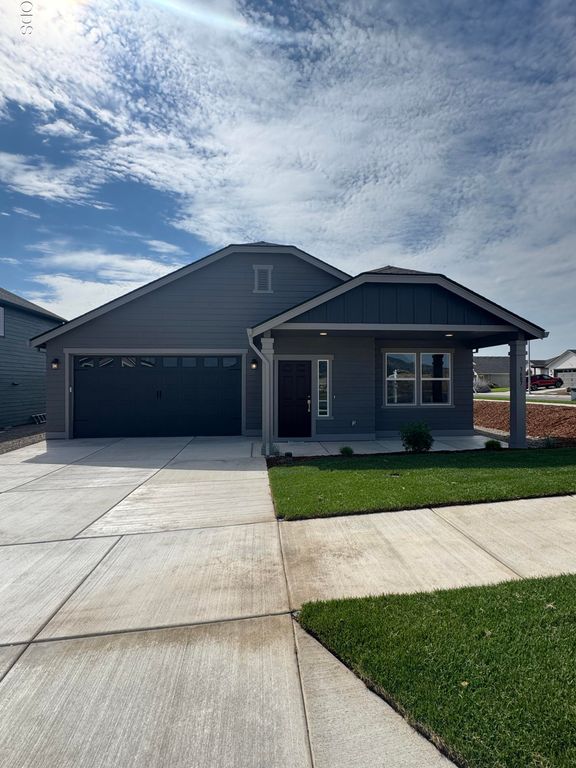 3687 Luchu Street 110, Medford, OR 97504