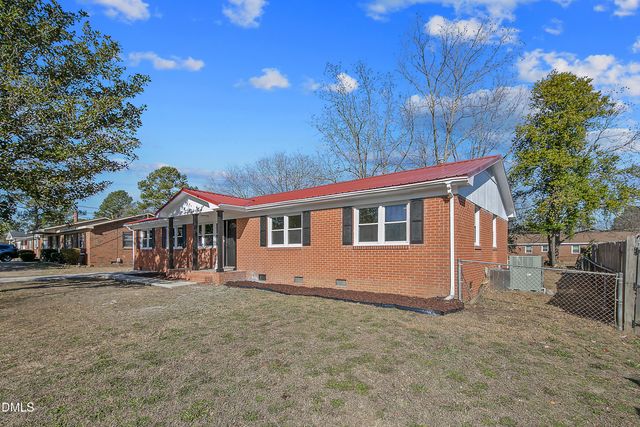 1034 Crayton Circle, Fayetteville, NC 28314