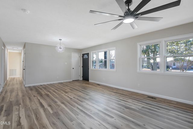 1034 Crayton Circle, Fayetteville, NC 28314