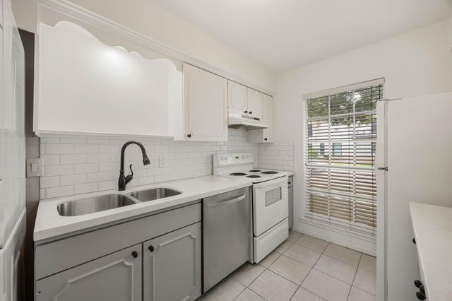 2312 Winrock Boulevard 171, Houston, TX 77057