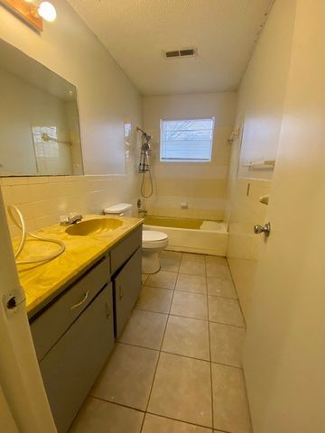 1702 Kimbrough Street B, Springdale, AR 72762