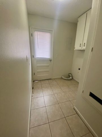 1702 Kimbrough Street B, Springdale, AR 72762