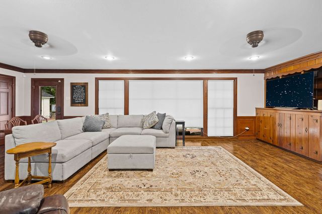 111 Washington Place N, Marshall, TX 75670