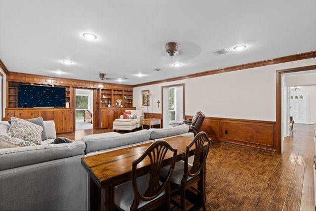 111 Washington Place N, Marshall, TX 75670