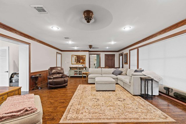 111 Washington Place N, Marshall, TX 75670