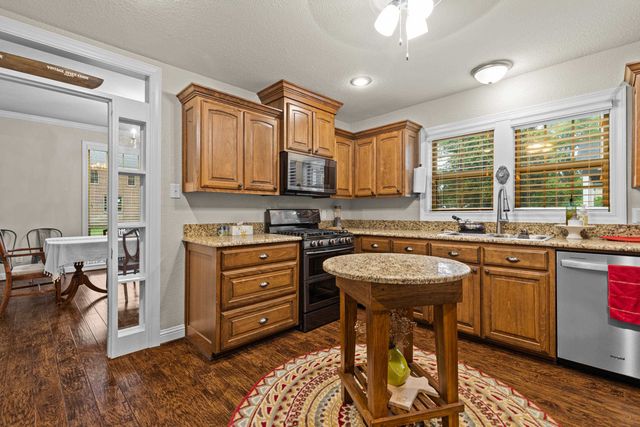 111 Washington Place N, Marshall, TX 75670