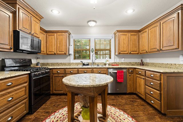 111 Washington Place N, Marshall, TX 75670