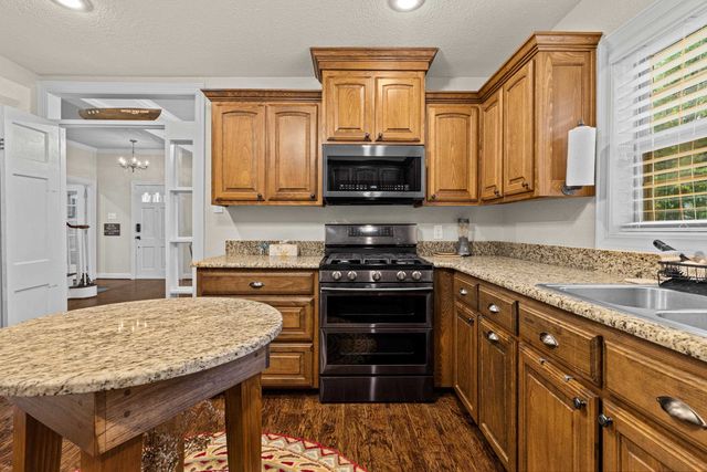 111 Washington Place N, Marshall, TX 75670