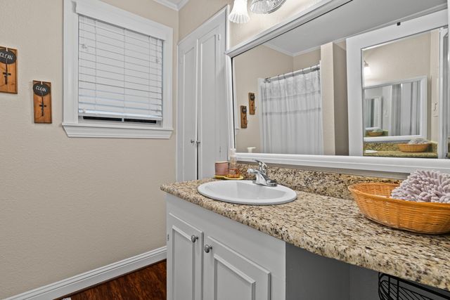 111 Washington Place N, Marshall, TX 75670
