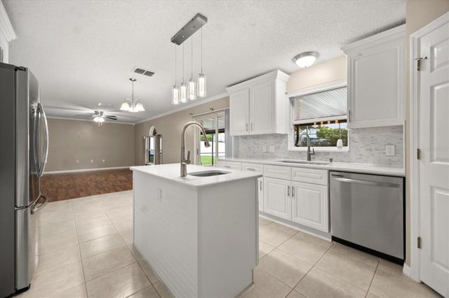 2725 WHITE MAGNOLIA LOOP, Clermont, FL 34711