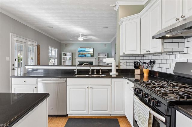 828 Essex Park DR, Hampton, VA 23669