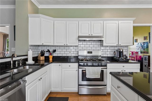 828 Essex Park DR, Hampton, VA 23669