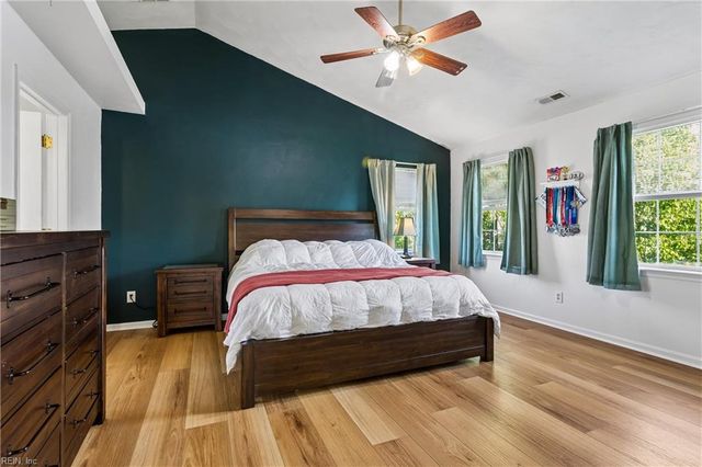 828 Essex Park DR, Hampton, VA 23669