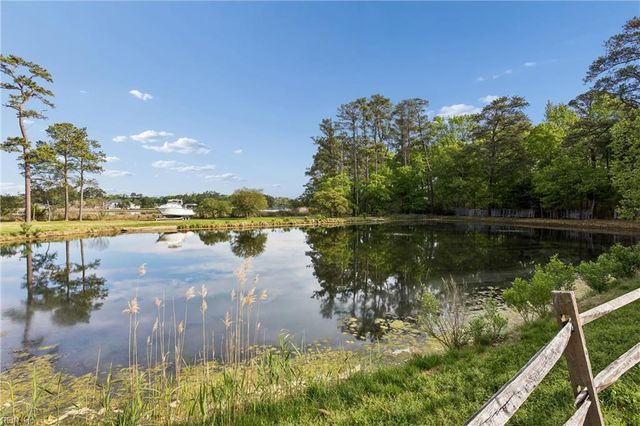 828 Essex Park DR, Hampton, VA 23669