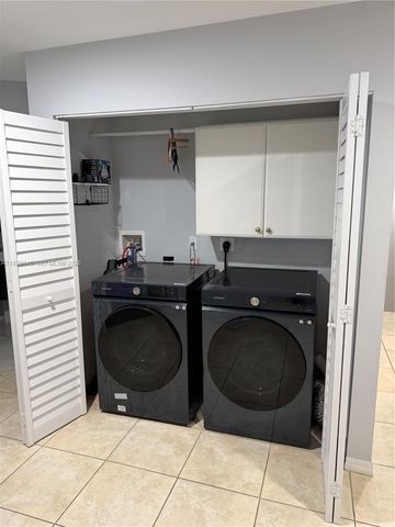 2927 SW 18th Ter, Fort Lauderdale, FL 33315