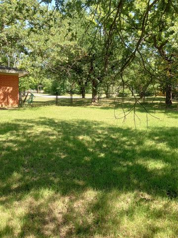 1005 Gary Street, Bridgeport, TX 76426