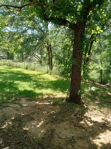 1005 Gary Street, Bridgeport, TX 76426