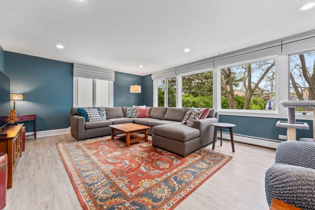 6628 N Onarga Avenue, Chicago, IL 60631