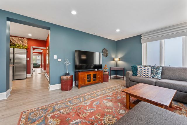 6628 N Onarga Avenue, Chicago, IL 60631