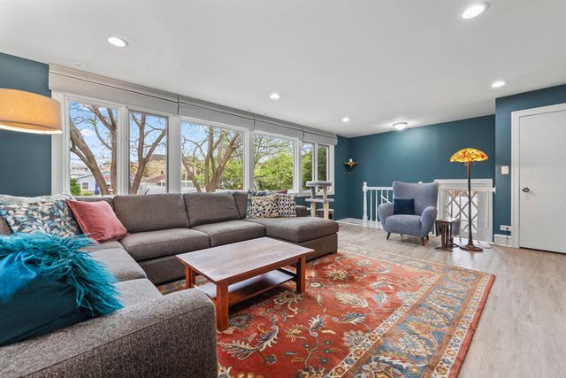6628 N Onarga Avenue, Chicago, IL 60631