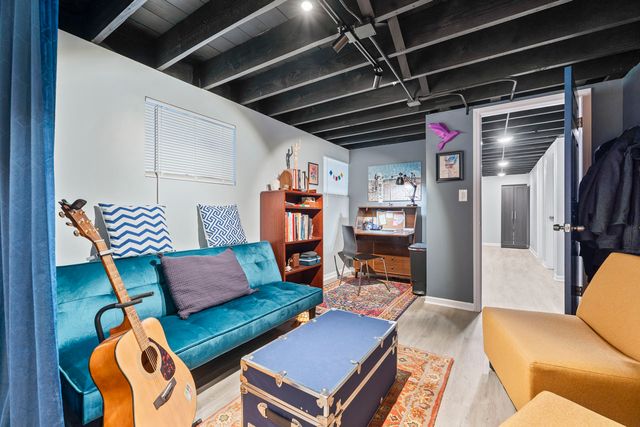 6628 N Onarga Avenue, Chicago, IL 60631