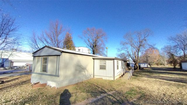 235 S Cherokee, Stilwell, OK 74960