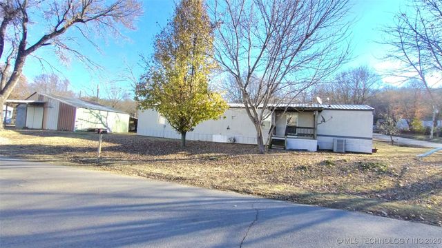 235 S Cherokee, Stilwell, OK 74960