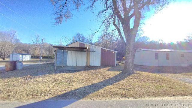 235 S Cherokee, Stilwell, OK 74960