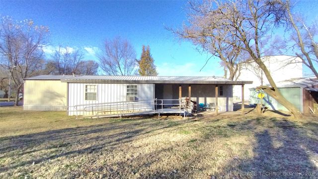235 S Cherokee, Stilwell, OK 74960