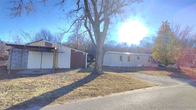 235 S Cherokee, Stilwell, OK 74960