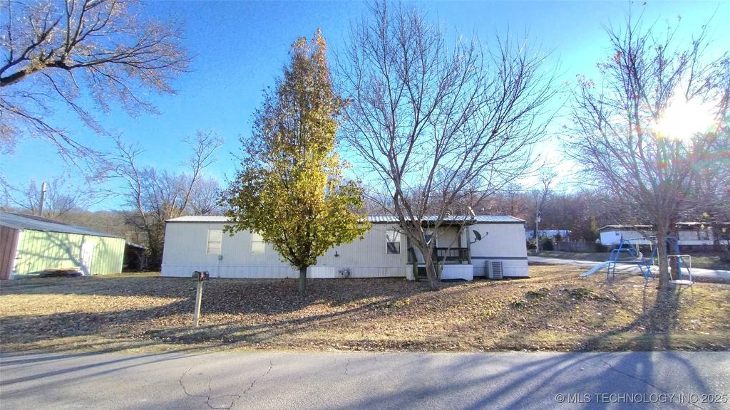 235 S Cherokee, Stilwell, OK 74960