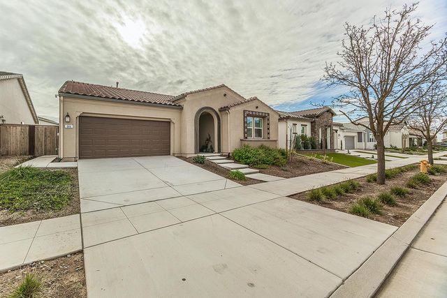 644 Rock Crest Avenue, Madera, CA 93636