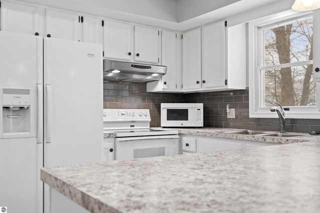 7177 Cherrywood Court, Traverse City, MI 49686