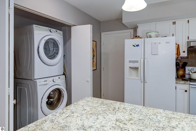 7177 Cherrywood Court, Traverse City, MI 49686