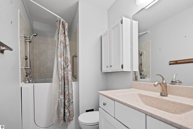 7177 Cherrywood Court, Traverse City, MI 49686