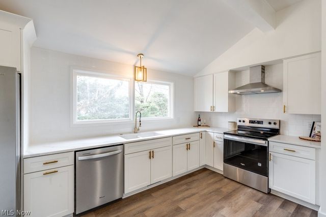 419 Briar Avenue NE, North Canton, OH 44720