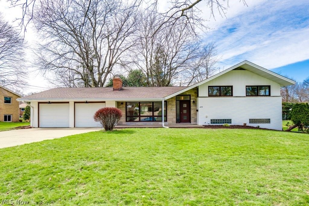 419 Briar Avenue NE, North Canton, OH 44720