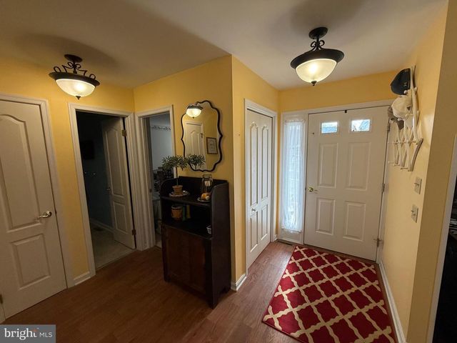 1069 COUNTRY HILL DR, Harrisburg, PA 17111