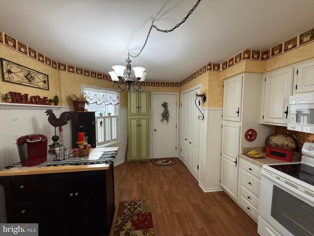 1069 COUNTRY HILL DR, Harrisburg, PA 17111