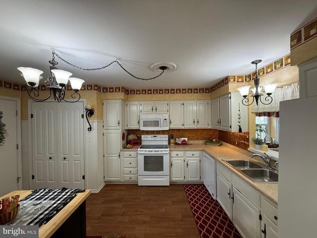 1069 COUNTRY HILL DR, Harrisburg, PA 17111