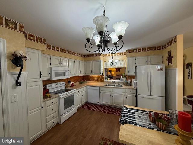 1069 COUNTRY HILL DR, Harrisburg, PA 17111