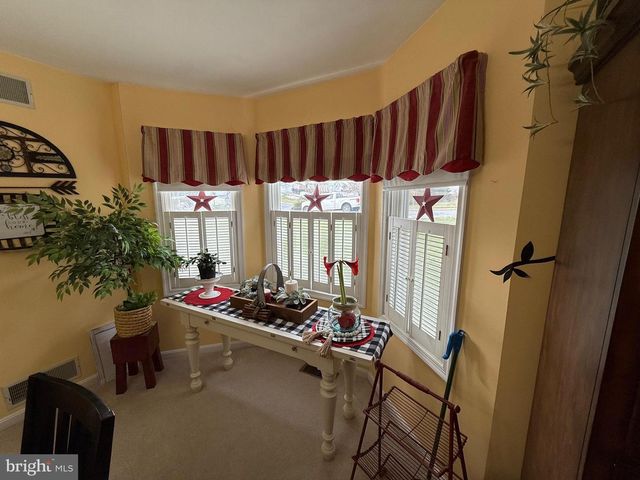 1069 COUNTRY HILL DR, Harrisburg, PA 17111