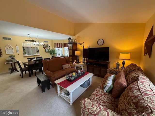 1069 COUNTRY HILL DR, Harrisburg, PA 17111