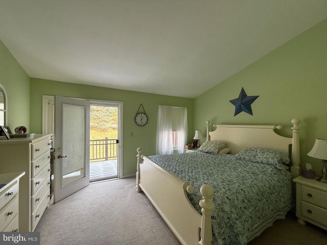 1069 COUNTRY HILL DR, Harrisburg, PA 17111