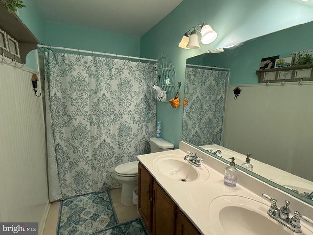 1069 COUNTRY HILL DR, Harrisburg, PA 17111