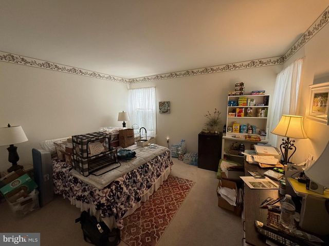 1069 COUNTRY HILL DR, Harrisburg, PA 17111