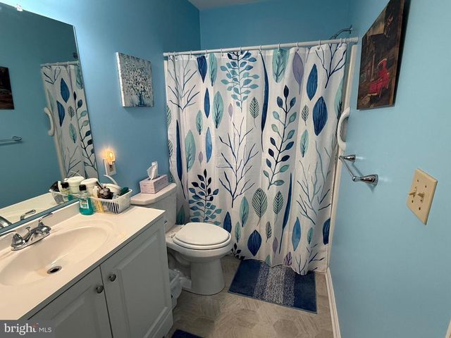 1069 COUNTRY HILL DR, Harrisburg, PA 17111