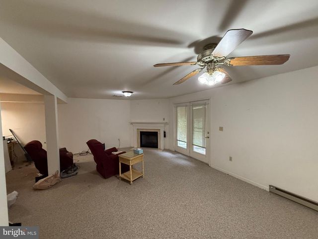 1069 COUNTRY HILL DR, Harrisburg, PA 17111